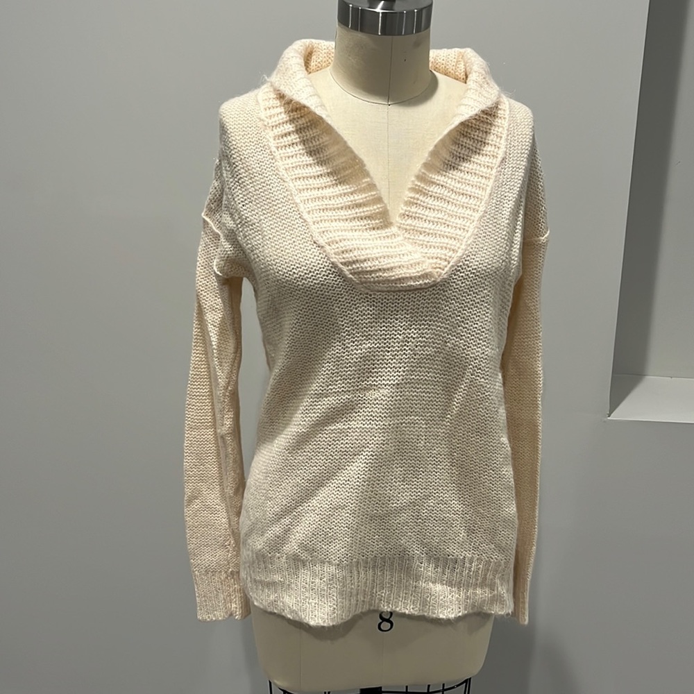 J. CREW WOMAN SWEATER
